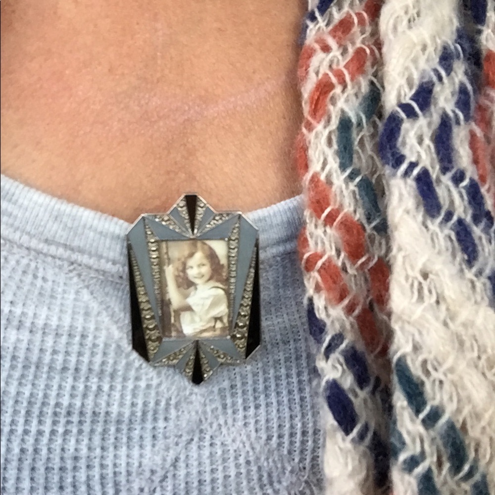 Photo Brooch - Picture 4 of 5